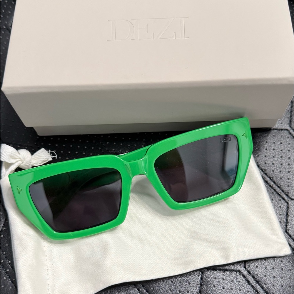 Dezi Switch- green